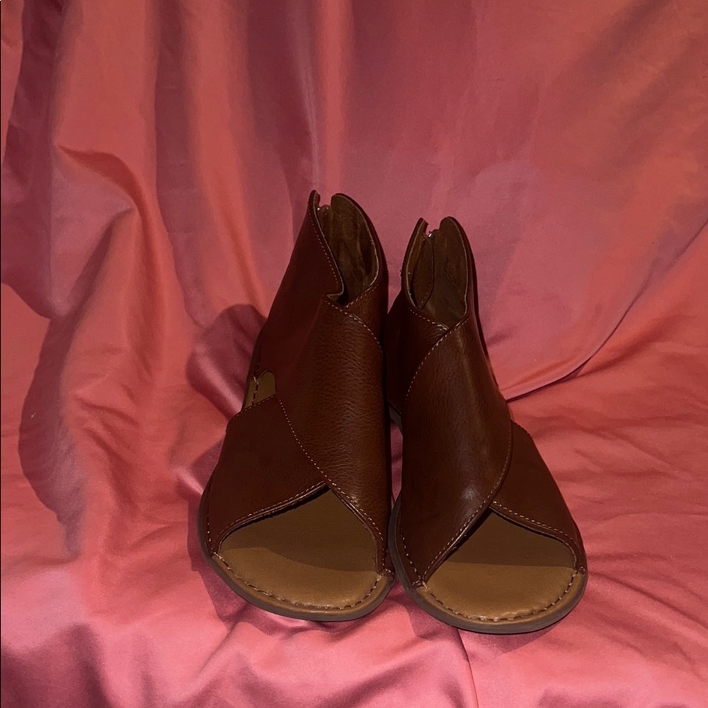B-o-cWomen's Brown Open-Toe Leather Sandal